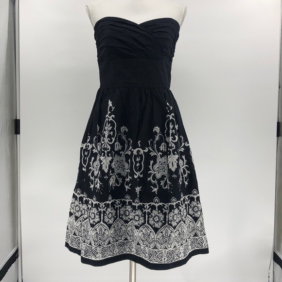 White House Black Market Dresses & Skirts - WHBM Dress Size 8 Black/White Print